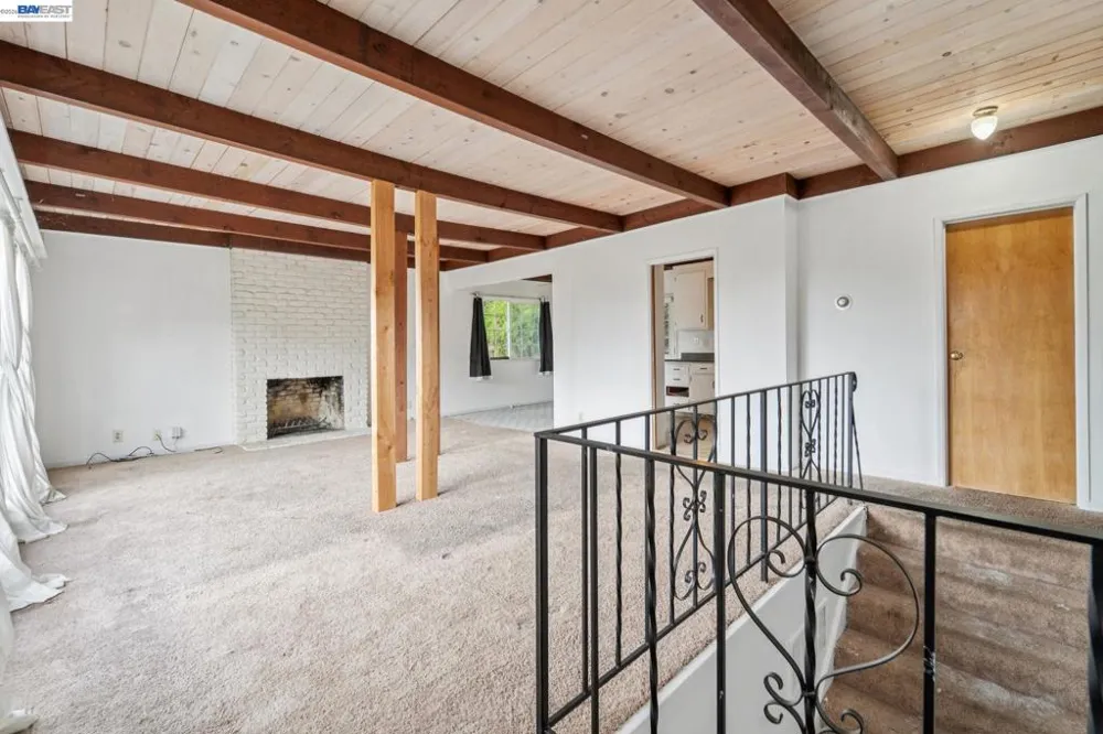 6151 Valley View Rd Oakland, CA 94611