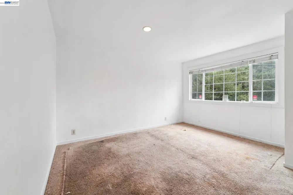 6151 Valley View Rd Oakland, CA 94611