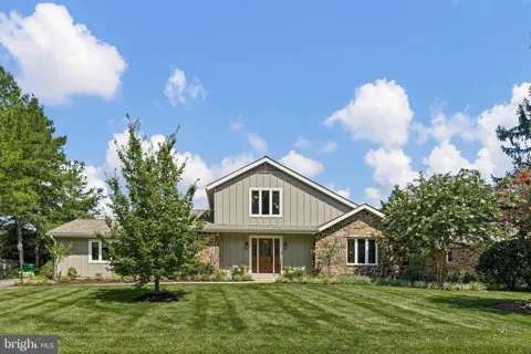 1 BRIARS LANE