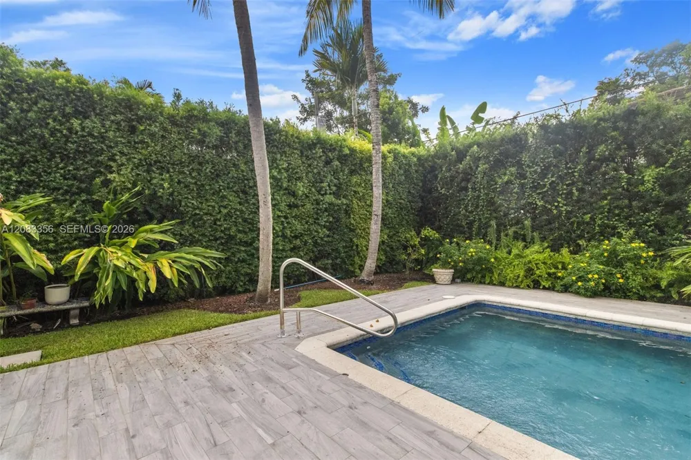 615 Santurce Ave Coral Gables, FL 33143