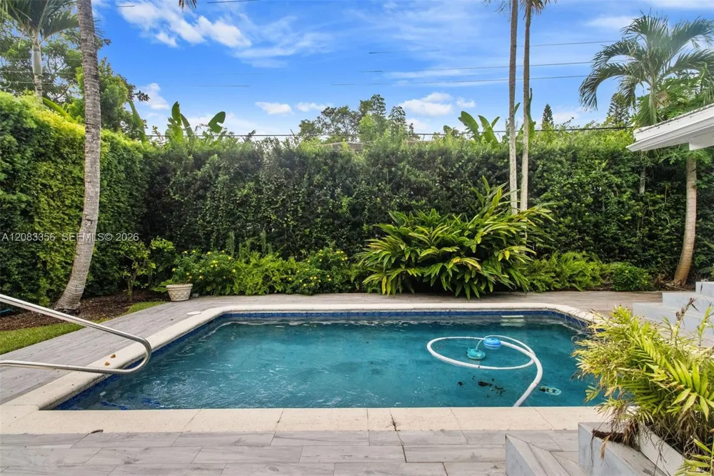 615 Santurce Ave Coral Gables, FL 33143