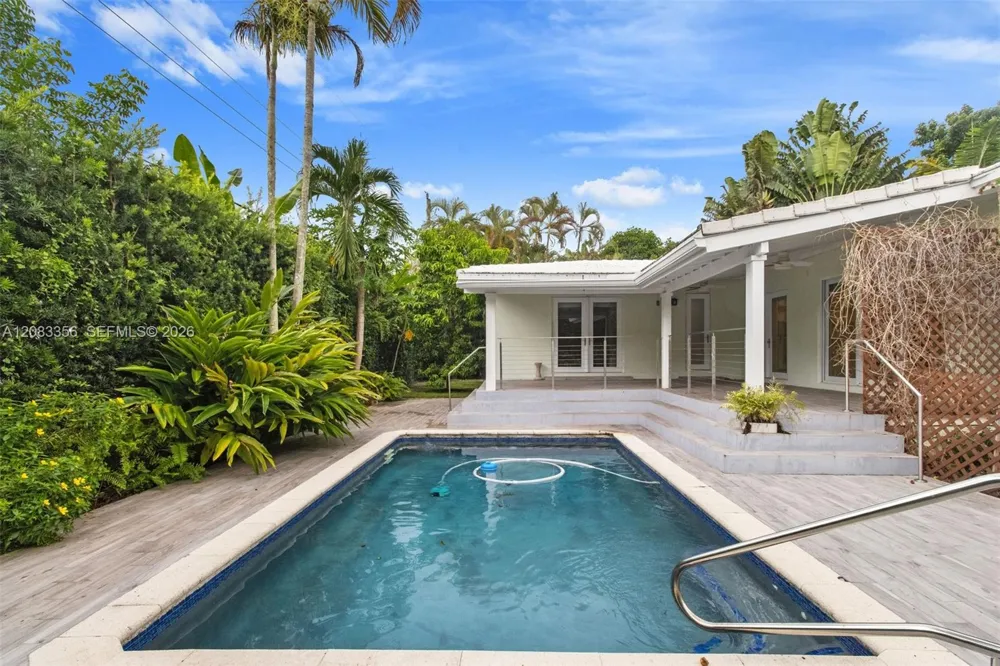 615 Santurce Ave Coral Gables, FL 33143