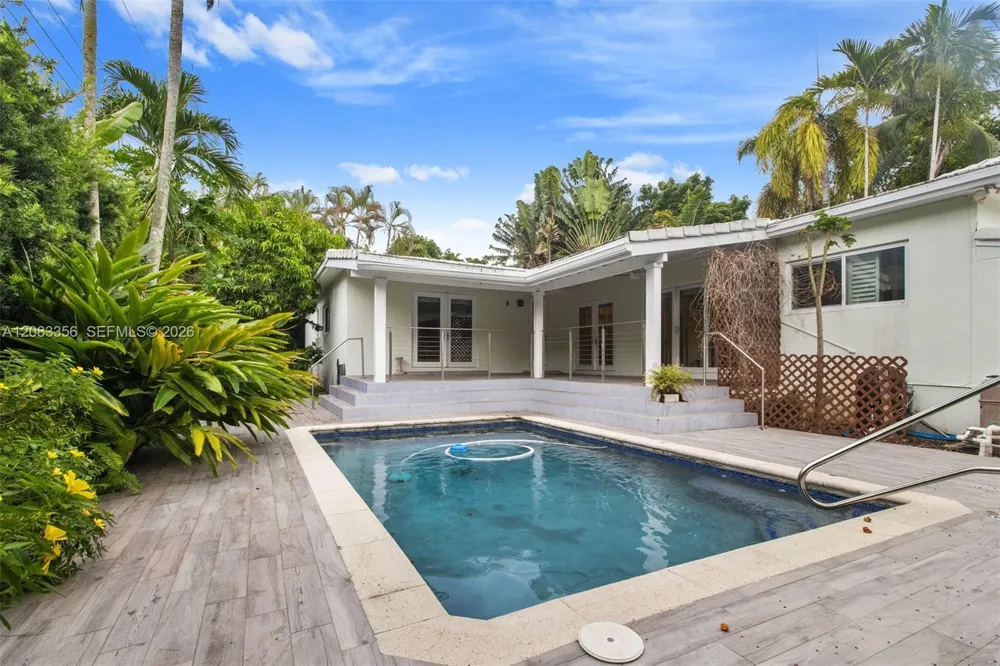 615 Santurce Ave Coral Gables, FL 33143
