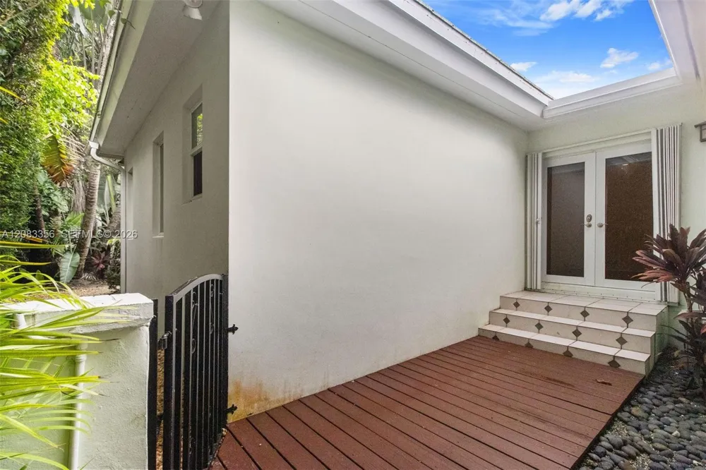 615 Santurce Ave Coral Gables, FL 33143