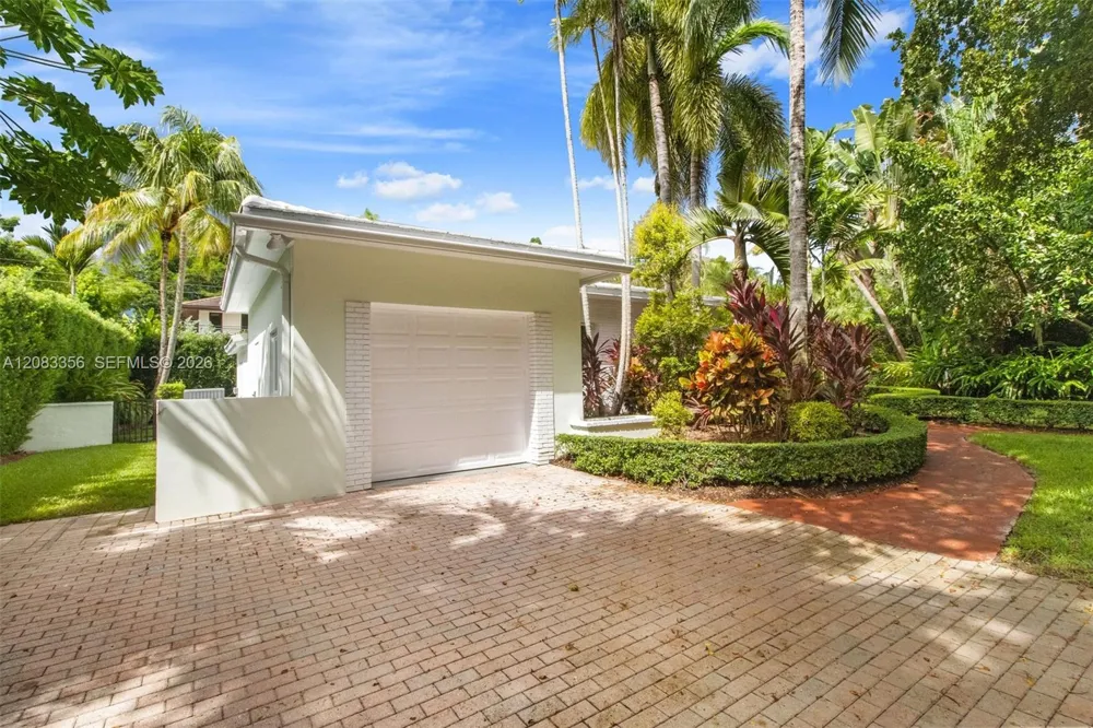 615 Santurce Ave Coral Gables, FL 33143