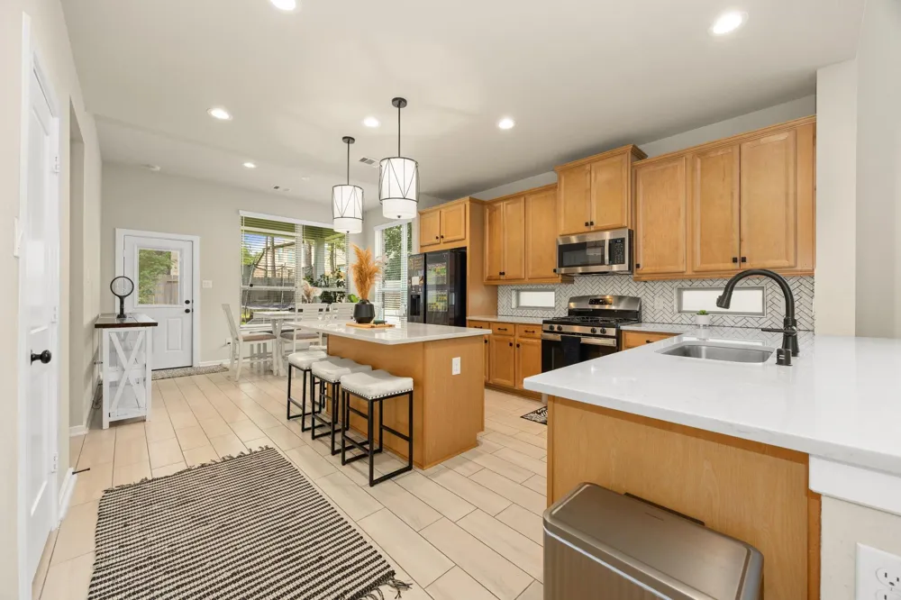 318 Cascade Heights Drive Montgomery, TX 77316