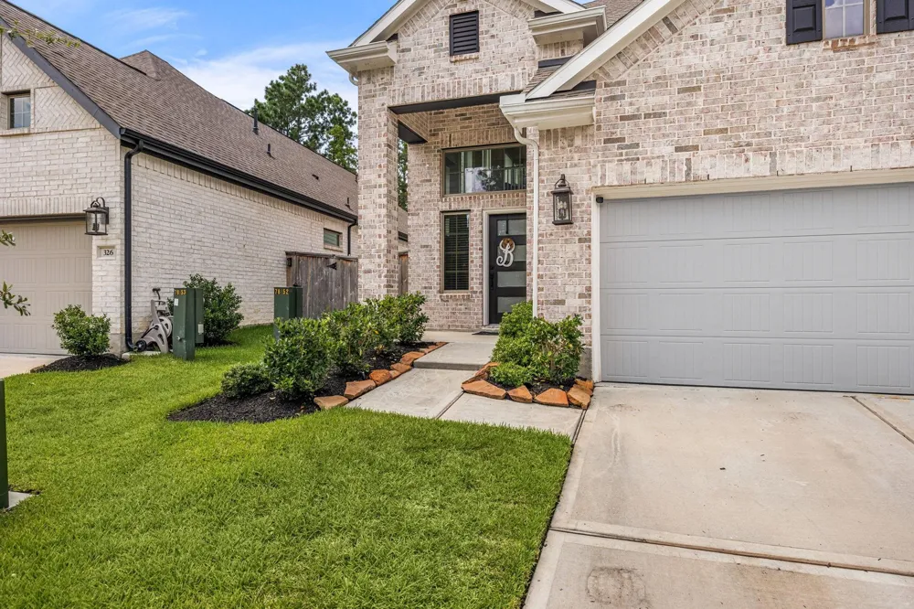 318 Cascade Heights Drive Montgomery, TX 77316