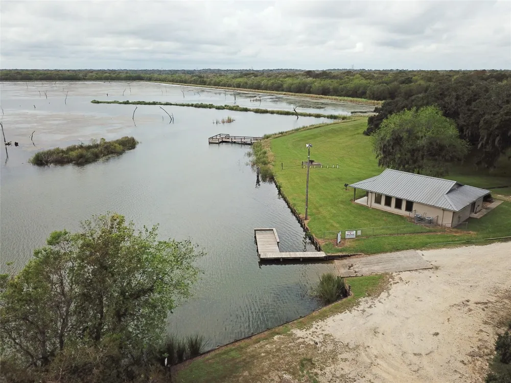 1120 Frontier Trail Angleton, TX 77515