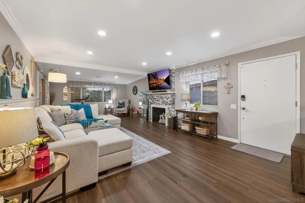 12461 Rios San Diego, CA 92128
