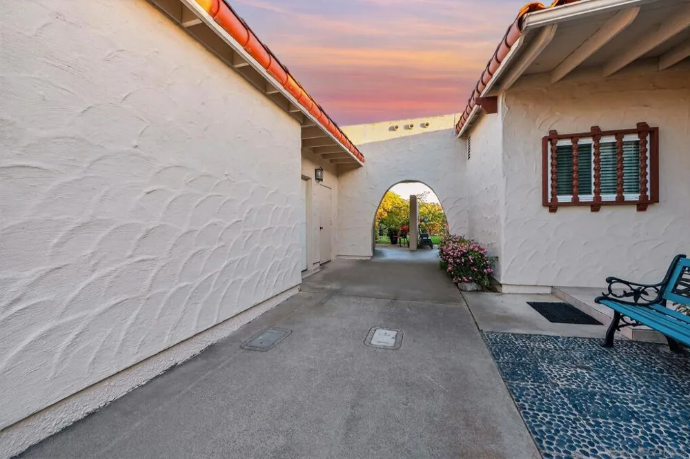 12461 Rios San Diego, CA 92128
