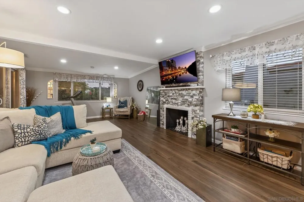 12461 Rios San Diego, CA 92128