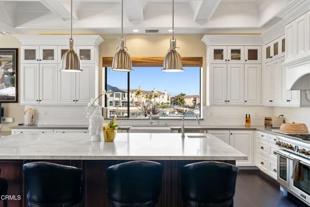 4490 Eastbourne Bay Oxnard, CA 93035
