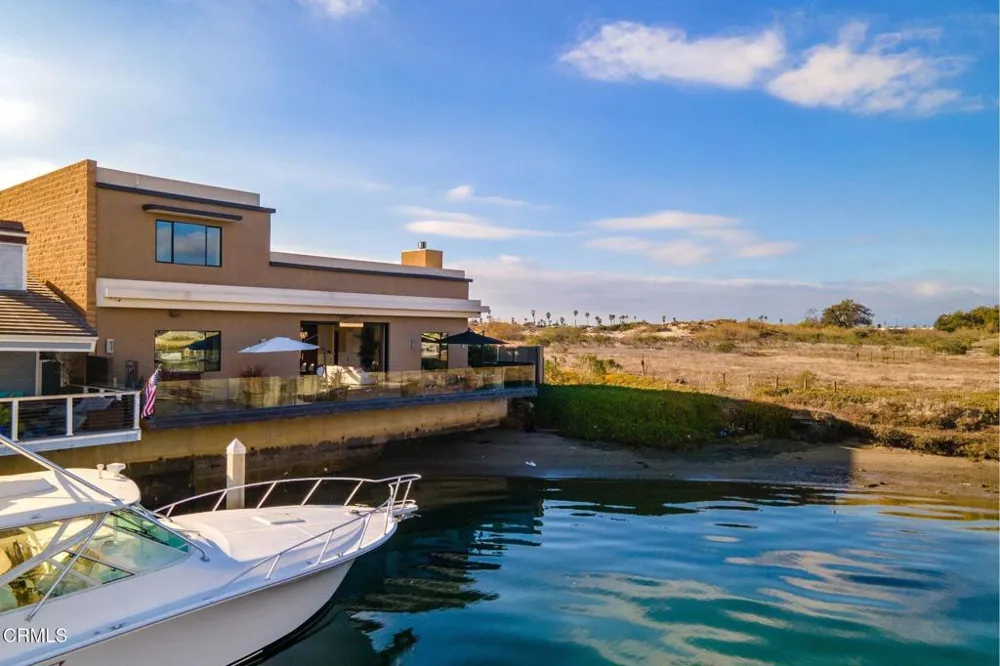 4490 Eastbourne Bay Oxnard, CA 93035