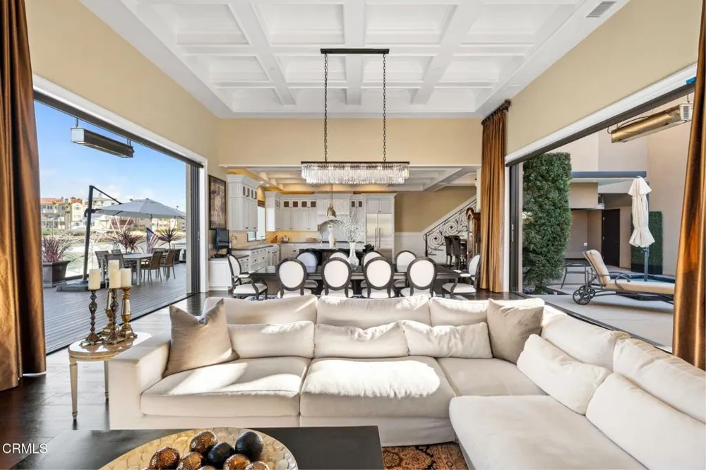 4490 Eastbourne Bay Oxnard, CA 93035