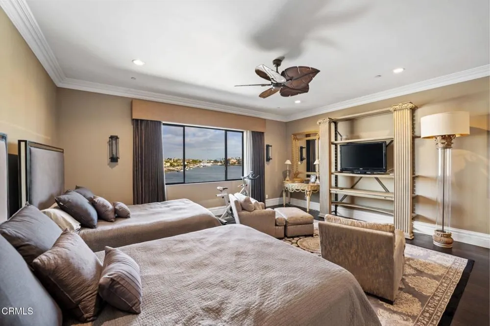 4490 Eastbourne Bay Oxnard, CA 93035