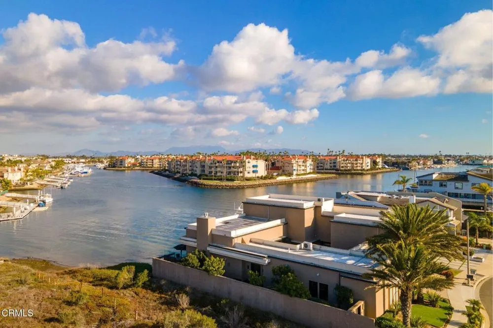 4490 Eastbourne Bay Oxnard, CA 93035