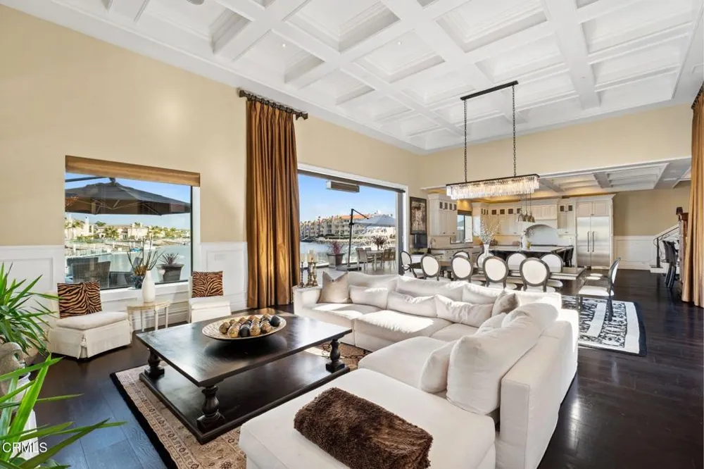 4490 Eastbourne Bay Oxnard, CA 93035