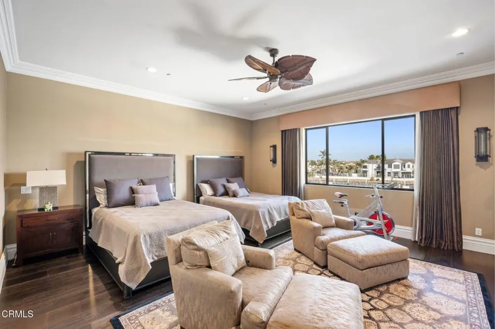 4490 Eastbourne Bay Oxnard, CA 93035