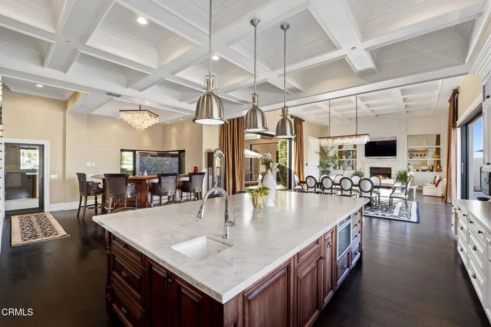 4490 Eastbourne Bay Oxnard, CA 93035