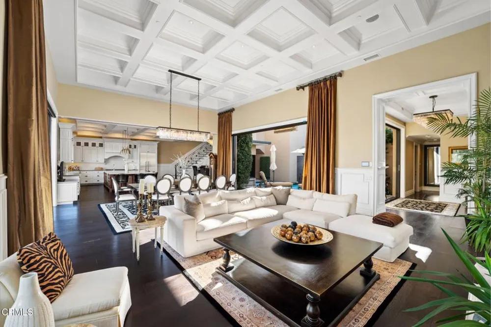 4490 Eastbourne Bay Oxnard, CA 93035