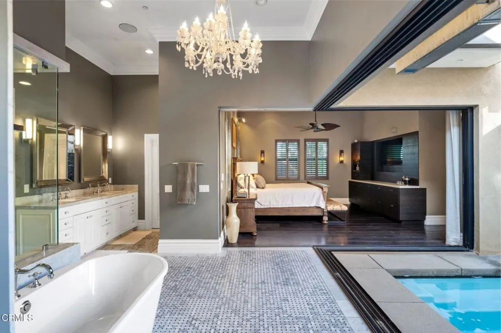 4490 Eastbourne Bay Oxnard, CA 93035
