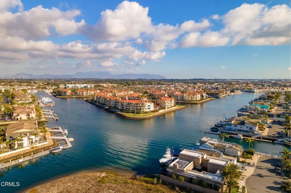 4490 Eastbourne Bay Oxnard, CA 93035