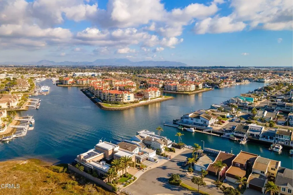 4490 Eastbourne Bay Oxnard, CA 93035