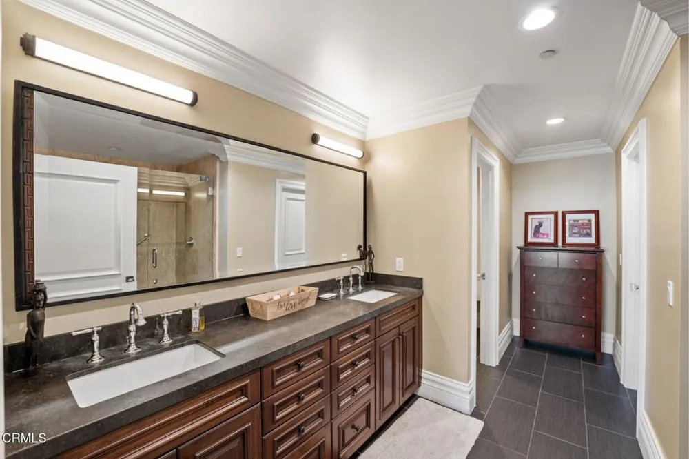 4490 Eastbourne Bay Oxnard, CA 93035