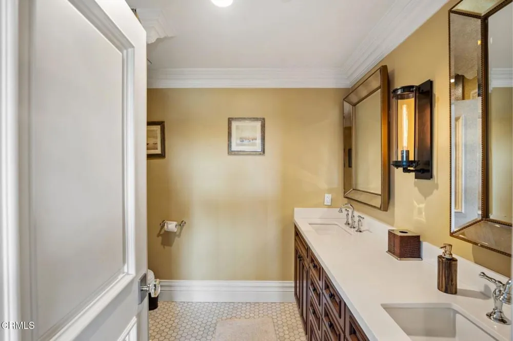 4490 Eastbourne Bay Oxnard, CA 93035