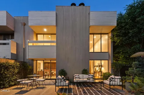 200 Arroyo Terrace