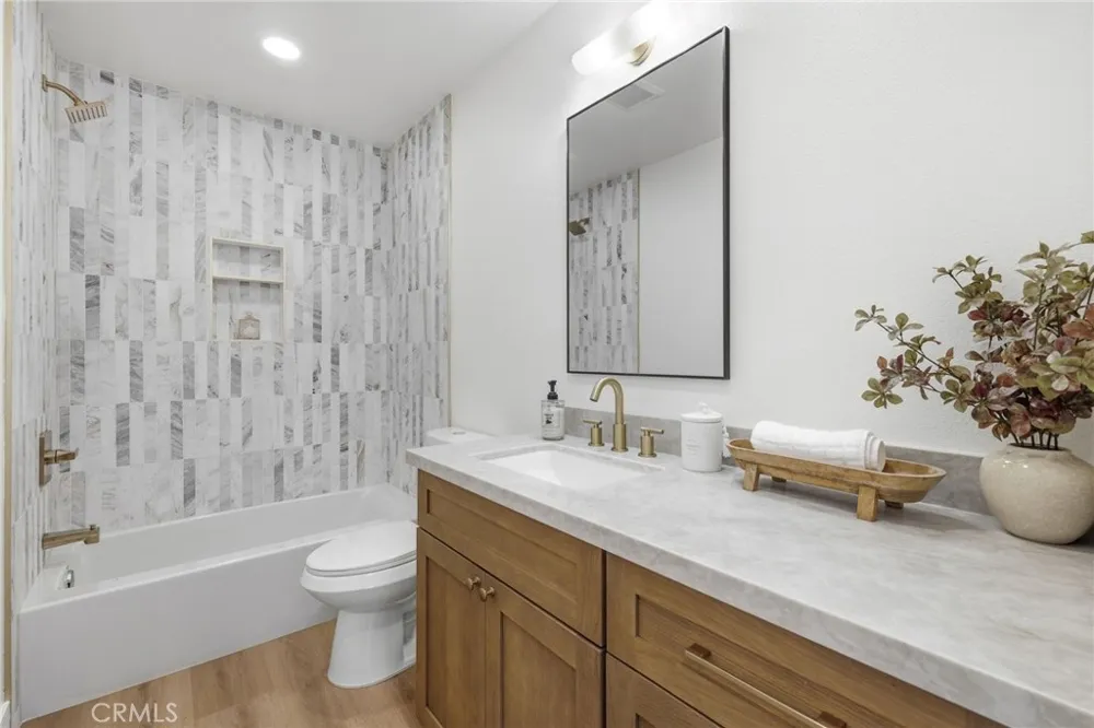4529 Pepperwood Avenue Long Beach, CA 90808