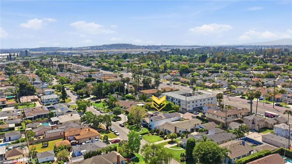 4529 Pepperwood Avenue Long Beach, CA 90808