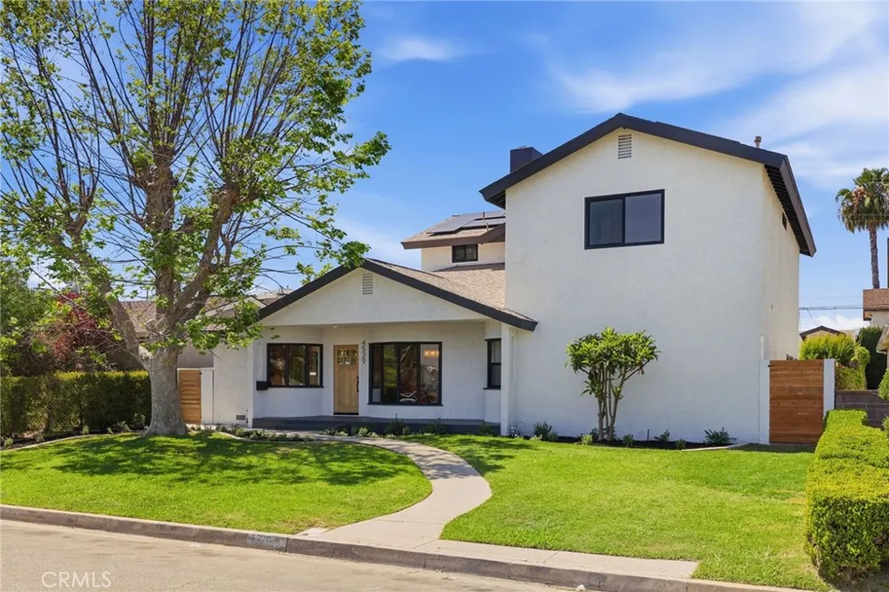 4529 Pepperwood Avenue Long Beach, CA 90808