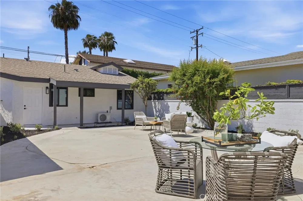 4529 Pepperwood Avenue Long Beach, CA 90808