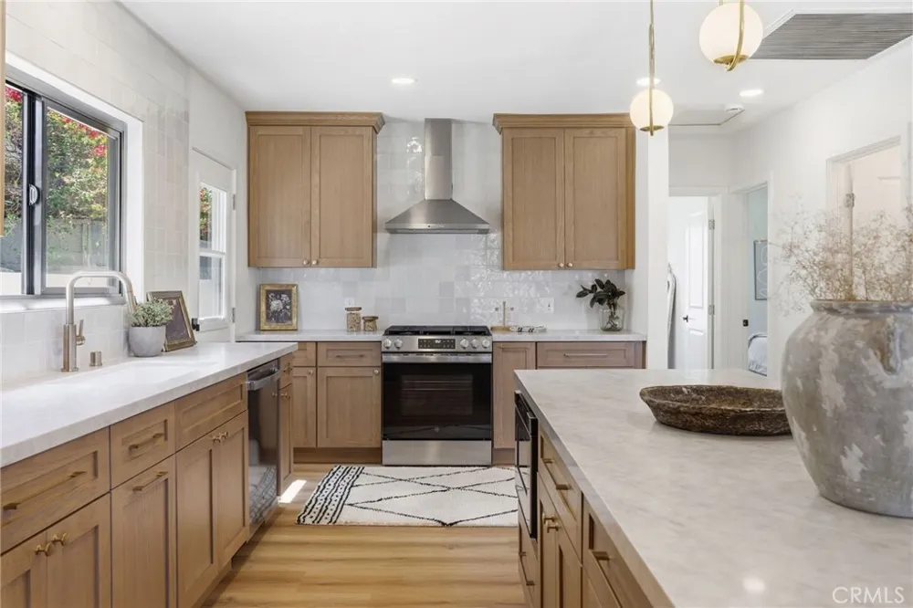 4529 Pepperwood Avenue Long Beach, CA 90808