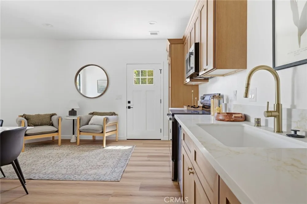 4529 Pepperwood Avenue Long Beach, CA 90808