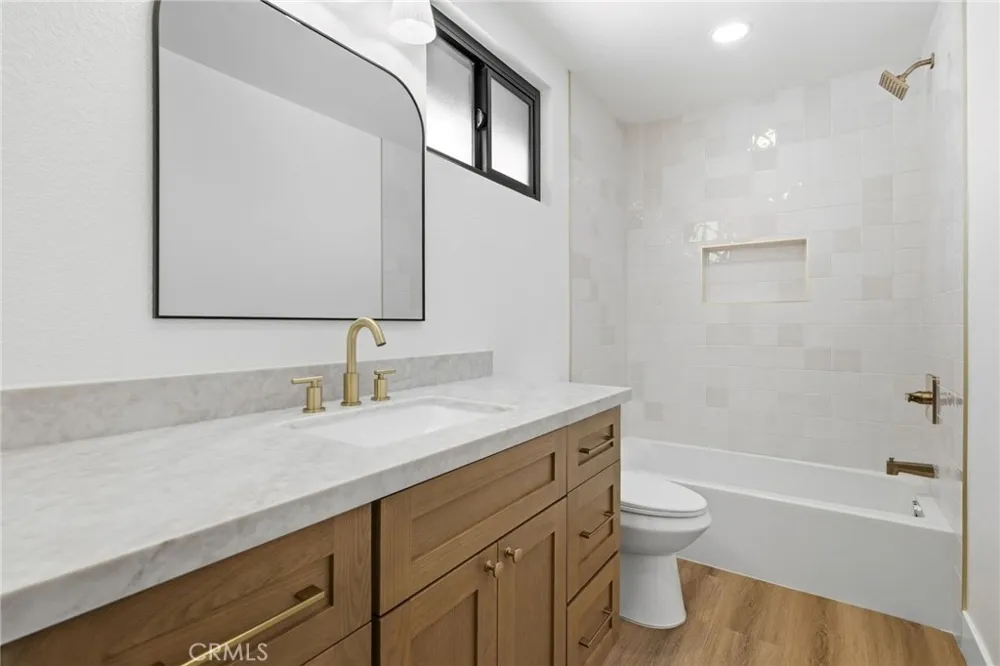 4529 Pepperwood Avenue Long Beach, CA 90808