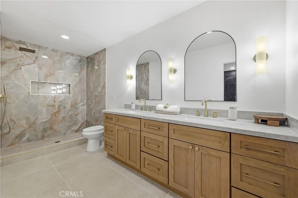 4529 Pepperwood Avenue Long Beach, CA 90808
