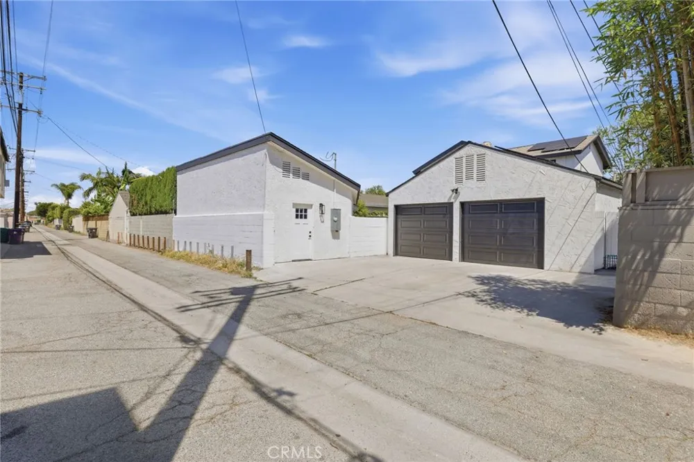 4529 Pepperwood Avenue Long Beach, CA 90808