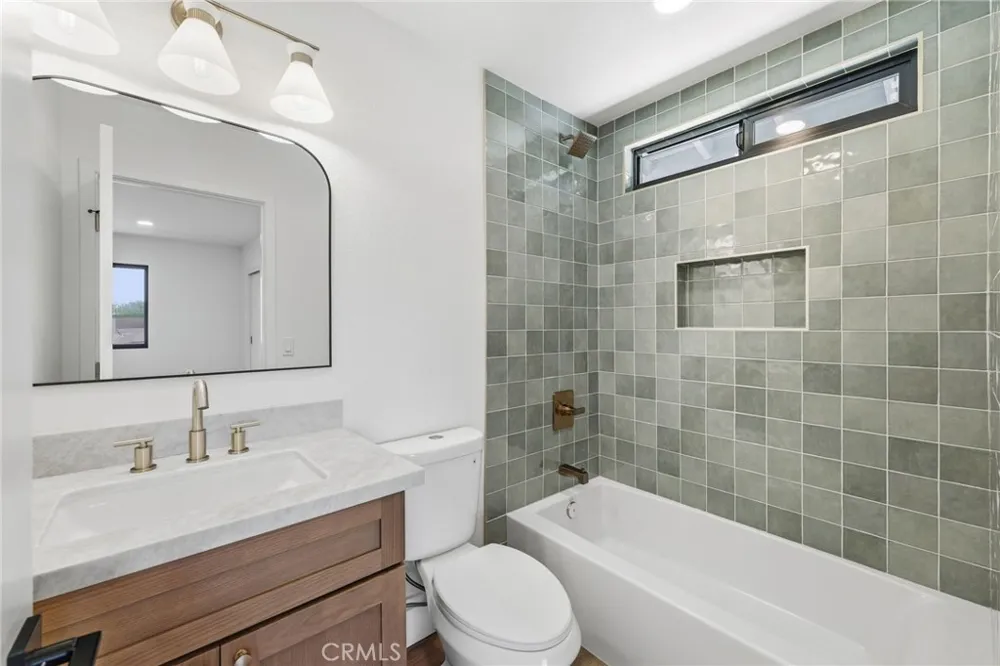 4529 Pepperwood Avenue Long Beach, CA 90808
