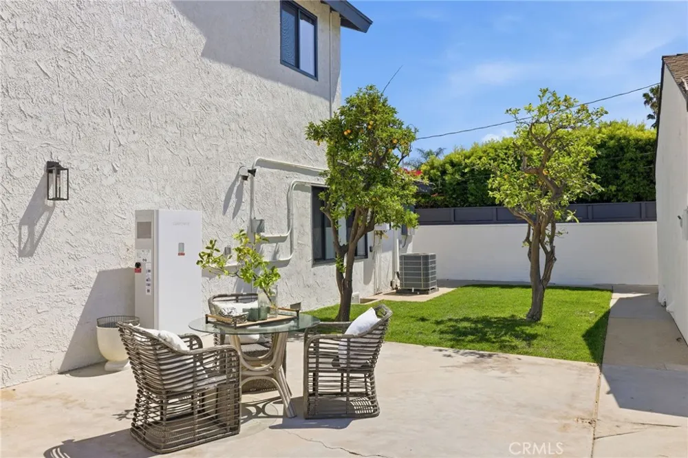 4529 Pepperwood Avenue Long Beach, CA 90808