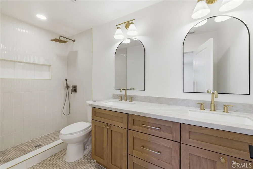 4529 Pepperwood Avenue Long Beach, CA 90808