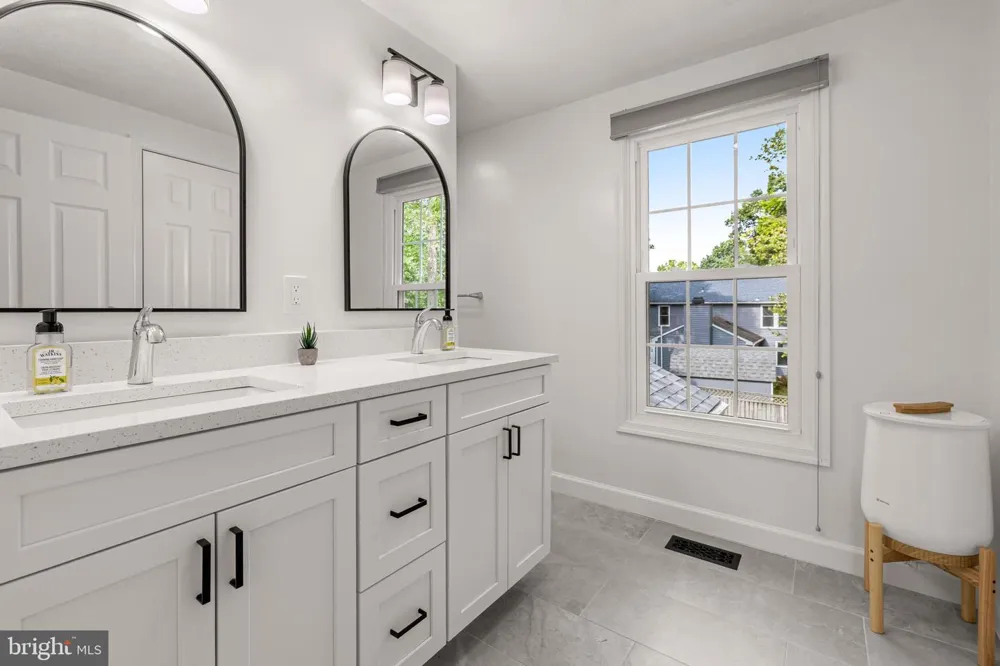 7122 UPPER MILLS CIRCLE Catonsville, MD 21228