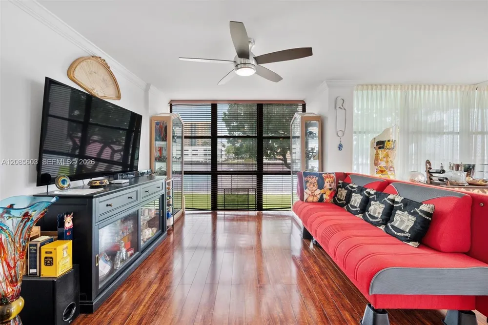 1000 Parkview Dr #220 Hallandale Beach, FL 33009