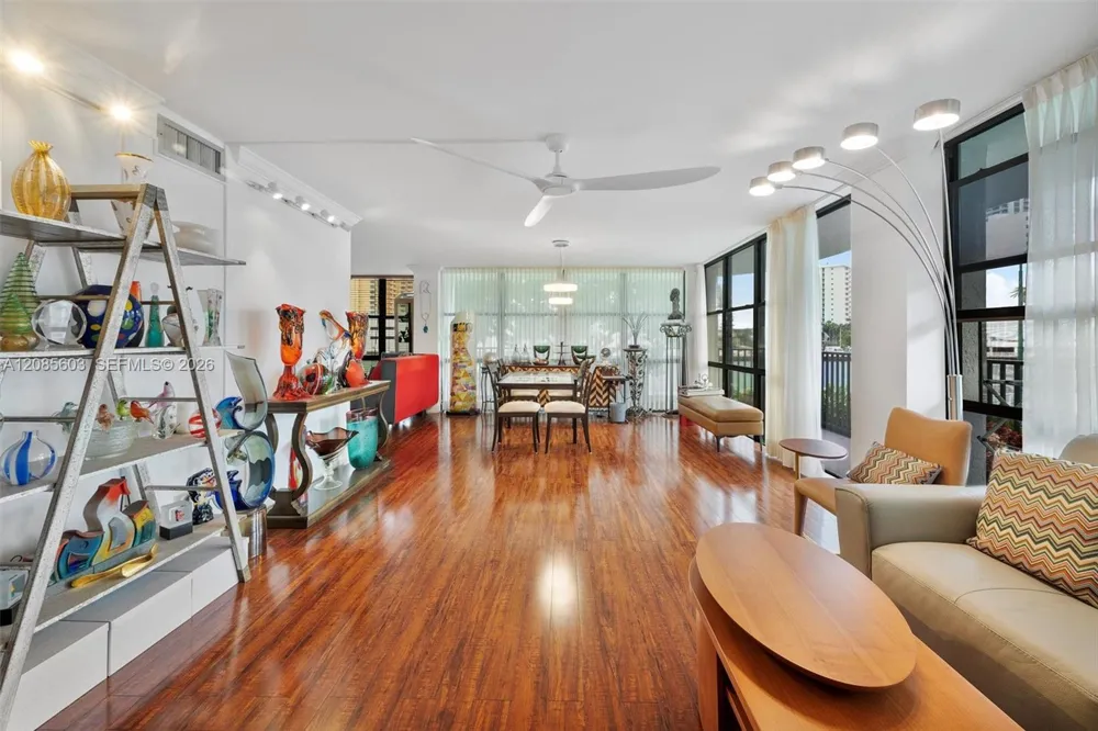 1000 Parkview Dr #220 Hallandale Beach, FL 33009