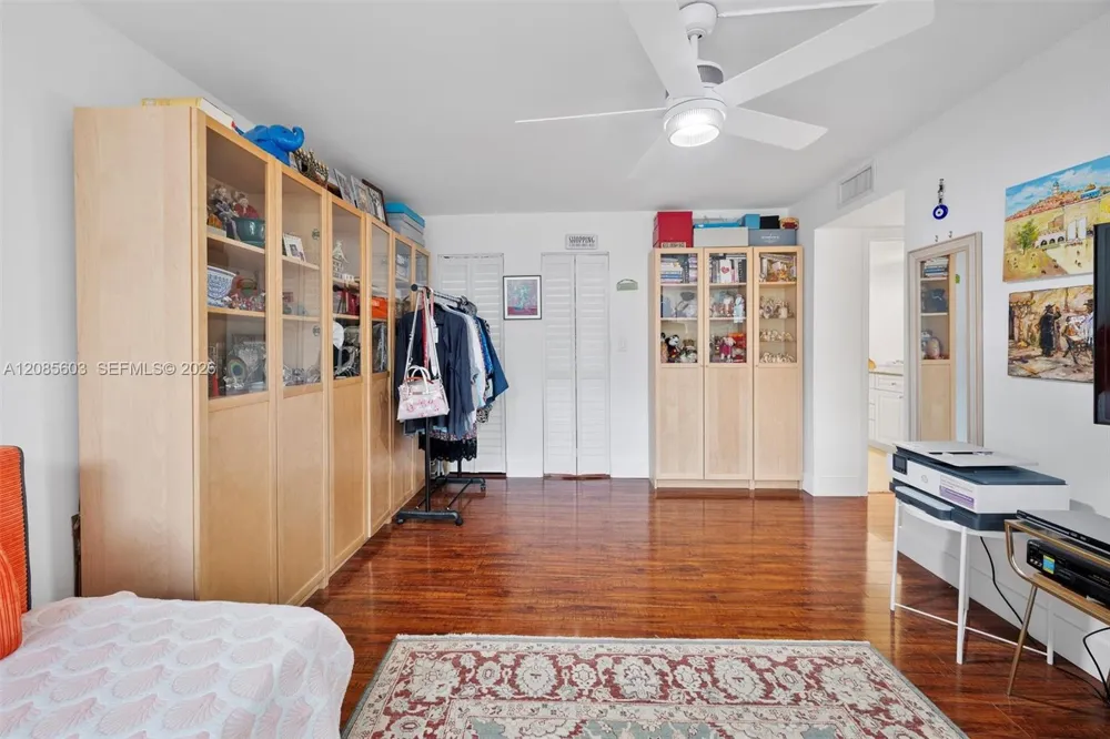 1000 Parkview Dr #220 Hallandale Beach, FL 33009