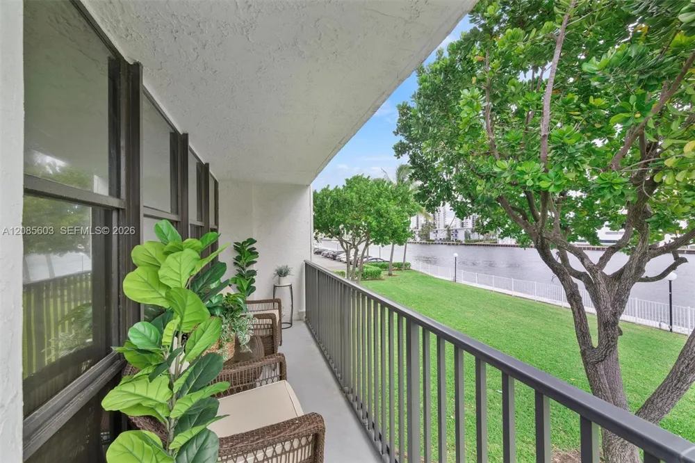 1000 Parkview Dr #220 Hallandale Beach, FL 33009
