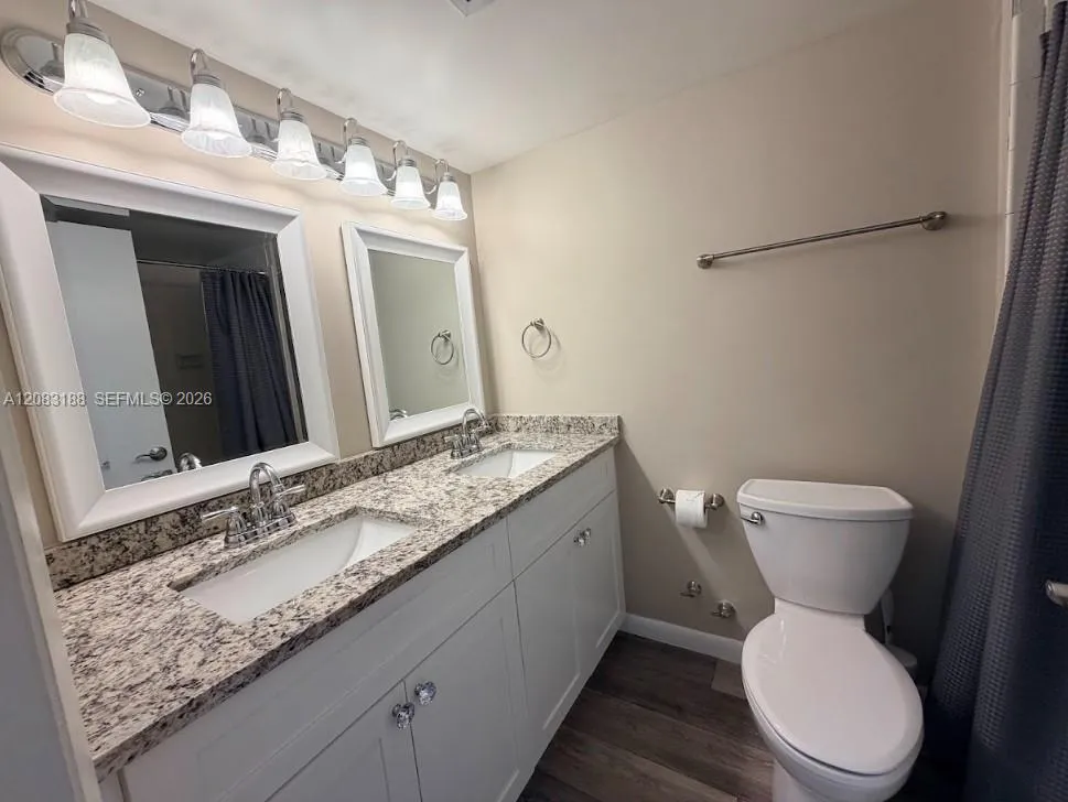 900 NE 195th St #703 Miami, FL 33179