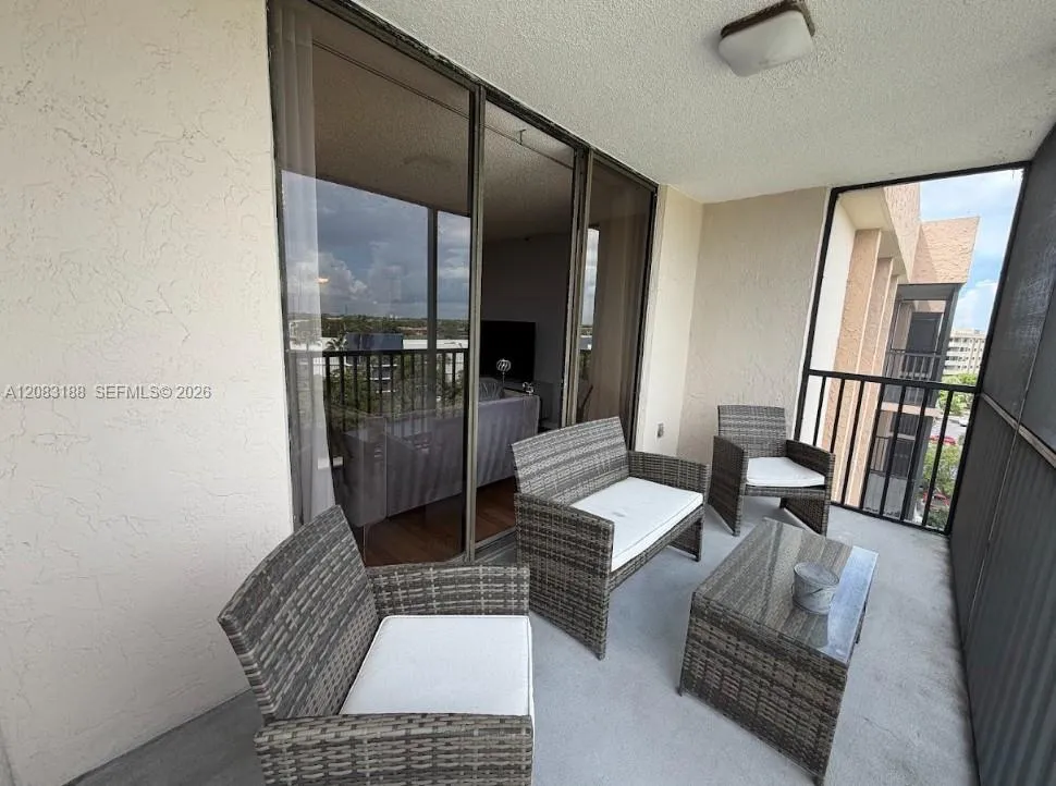 900 NE 195th St #703 Miami, FL 33179