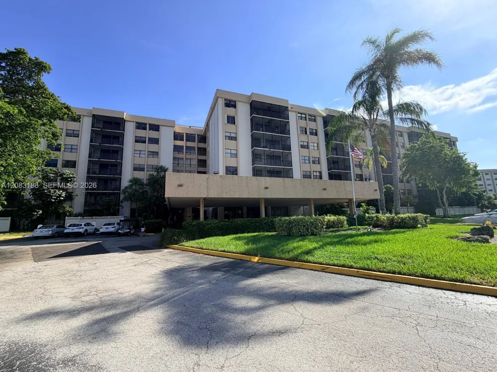 900 NE 195th St #703 Miami, FL 33179